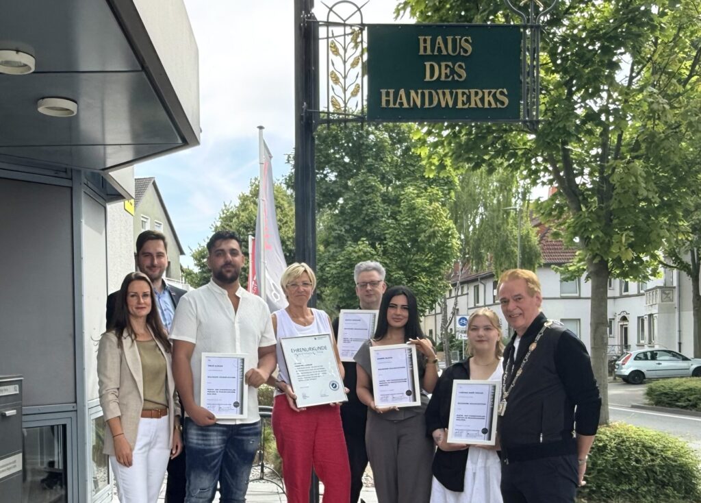 Friseur-Innung Dortmund Hagen Lünen ehrt Nachwuchs und Jubilare im Friseurhandwerk