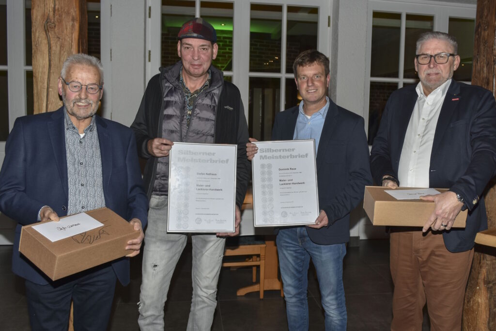 Zwei silberne Meisterbriefe im Fahrzeuglackierer-Handwerk